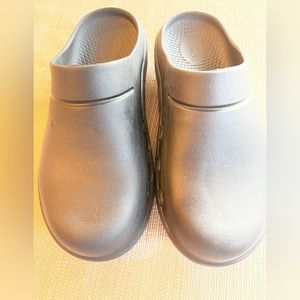 Oofos Clogs Mens Size 8-10